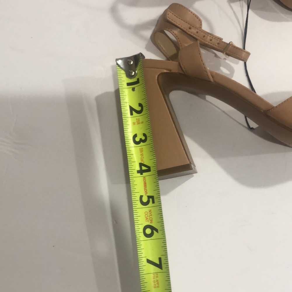 Vince Camuto Ambrei tan‎ patent block heel Sandal heels size 10 brand new - Picture 13 of 15